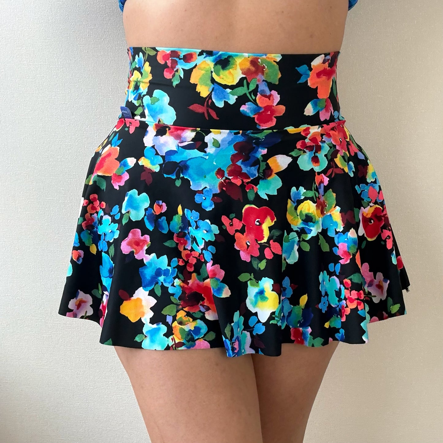 Falda short negro y colores talla única (36 a 40)