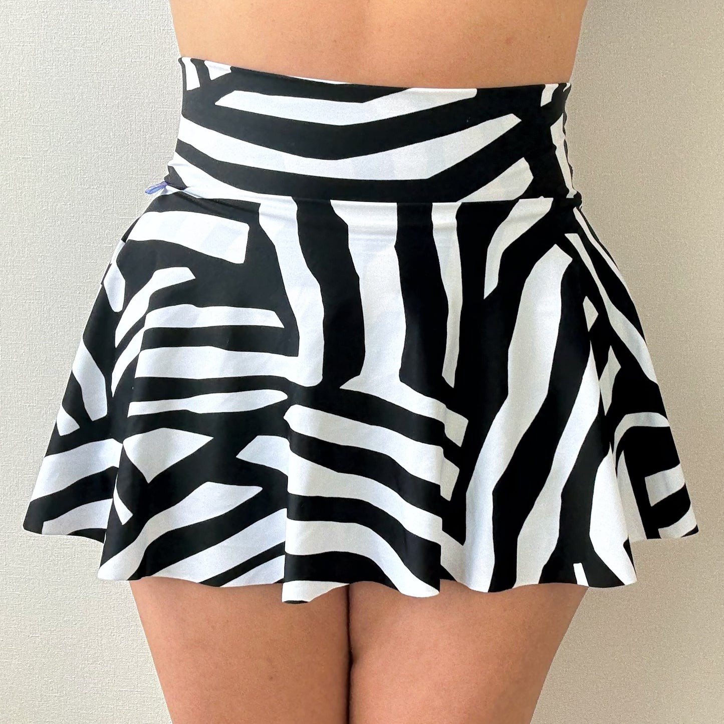 Falda short negro y colores talla única (36 a 40)